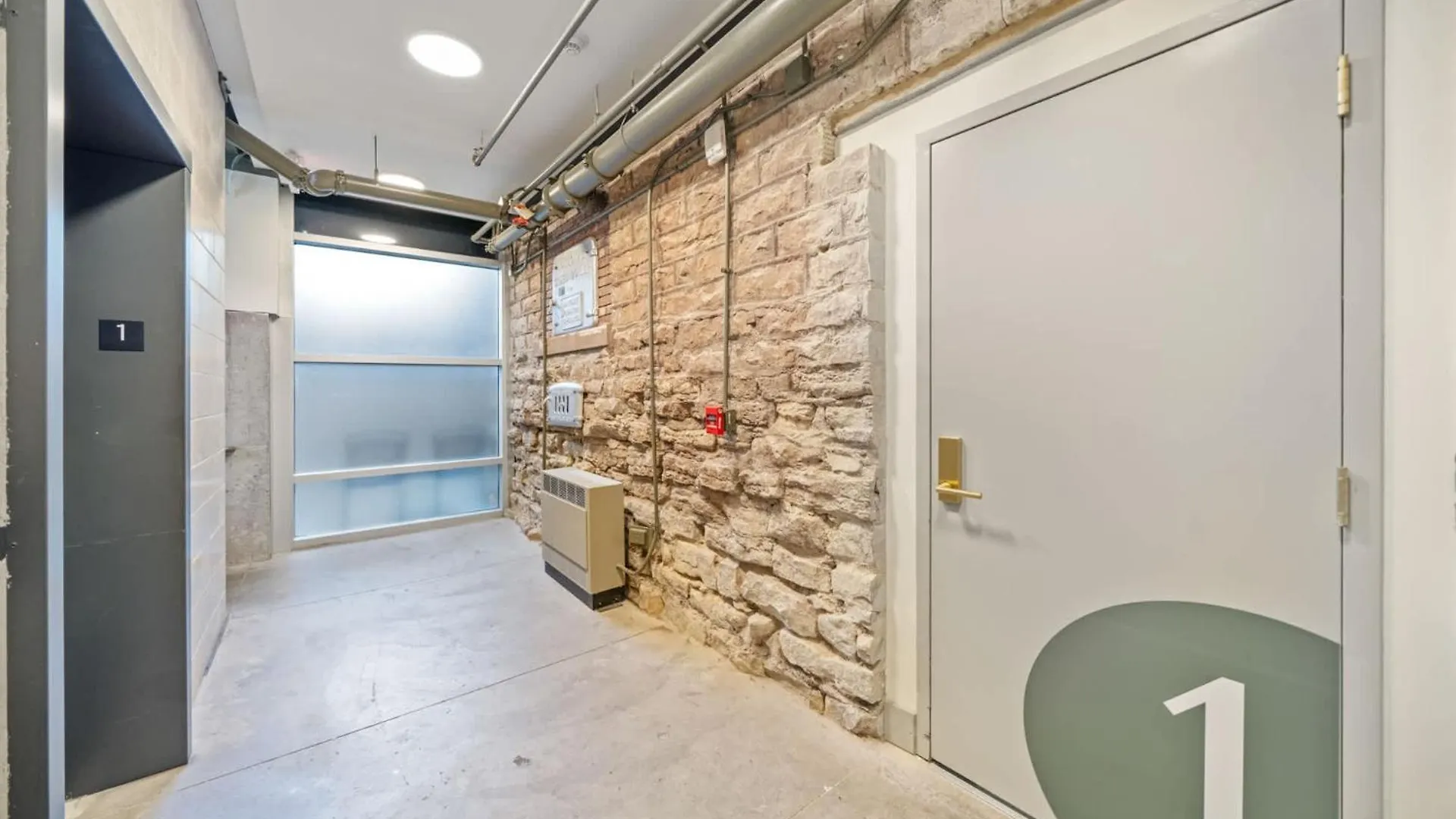 Bright And Modern Studio In Louisville # 112