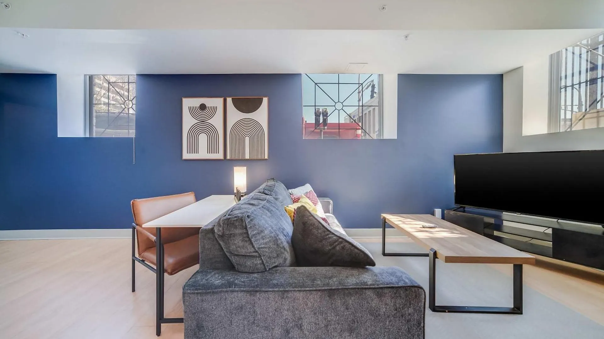Bright And Modern Studio In Louisville # 112